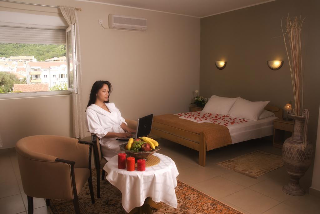 Hotel Kangaroo Budva Exterior photo